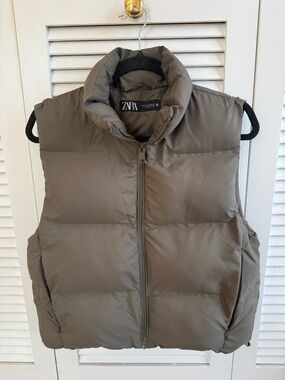 Zara Quilted Puffer Vest in Taupe Brown